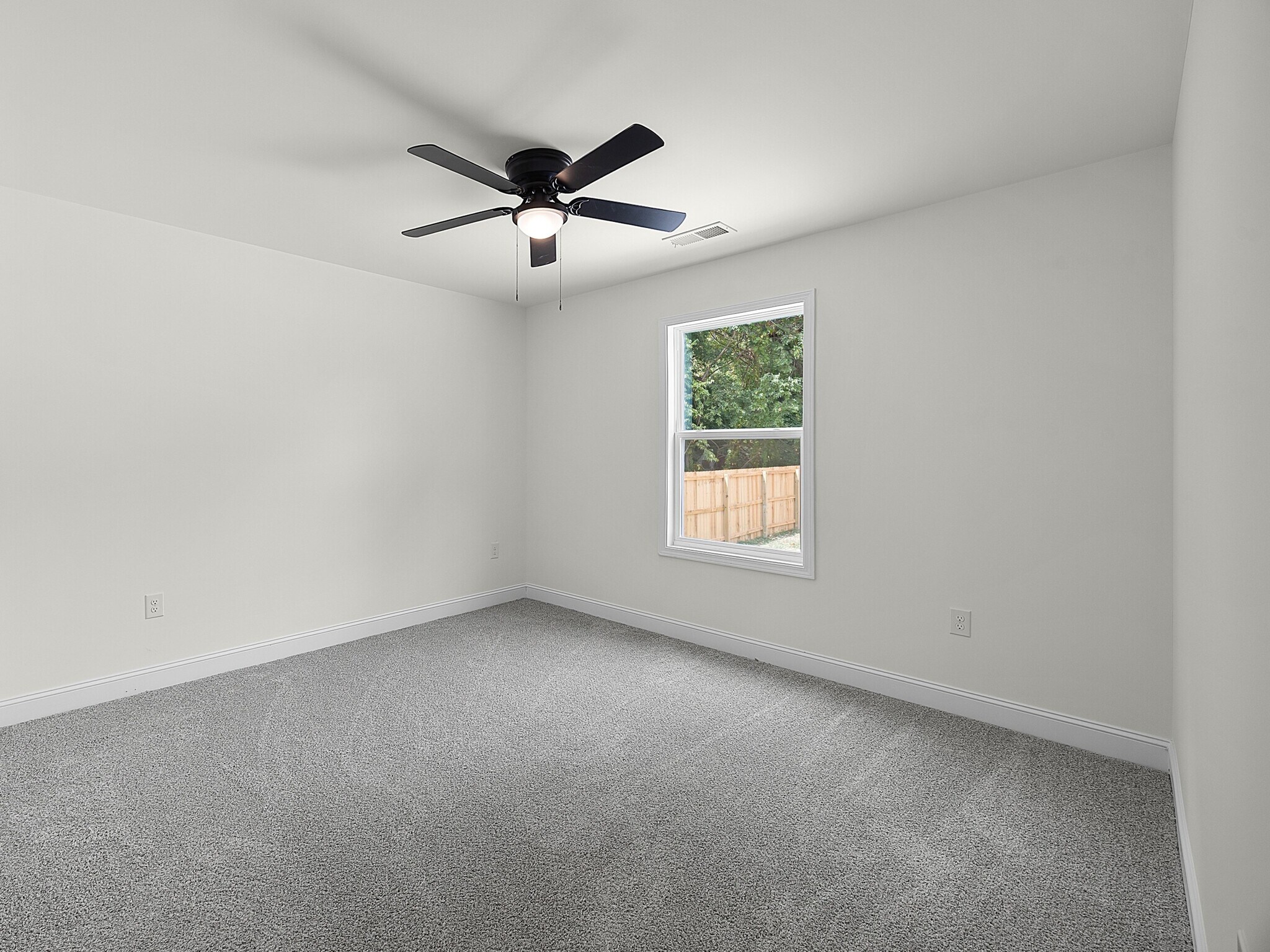 Building Photo - 307 W King St