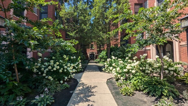 Building Photo - 5024 N Winthrop Ave