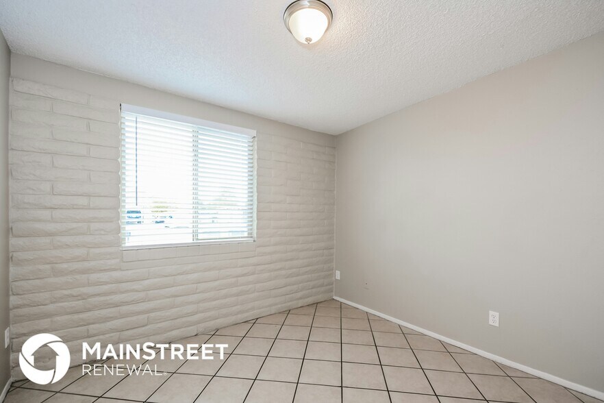 Building Photo - 4751 S Primrose St