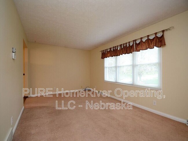 Building Photo - 2121 S 163rd Cir