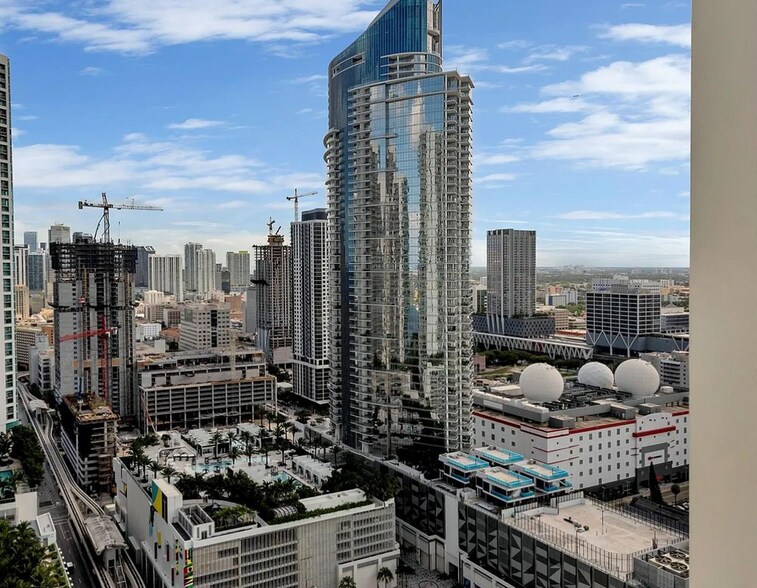 Building Photo - 1040 Biscayne Blvd