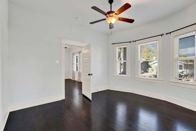 Building Photo - Thomas Square Home