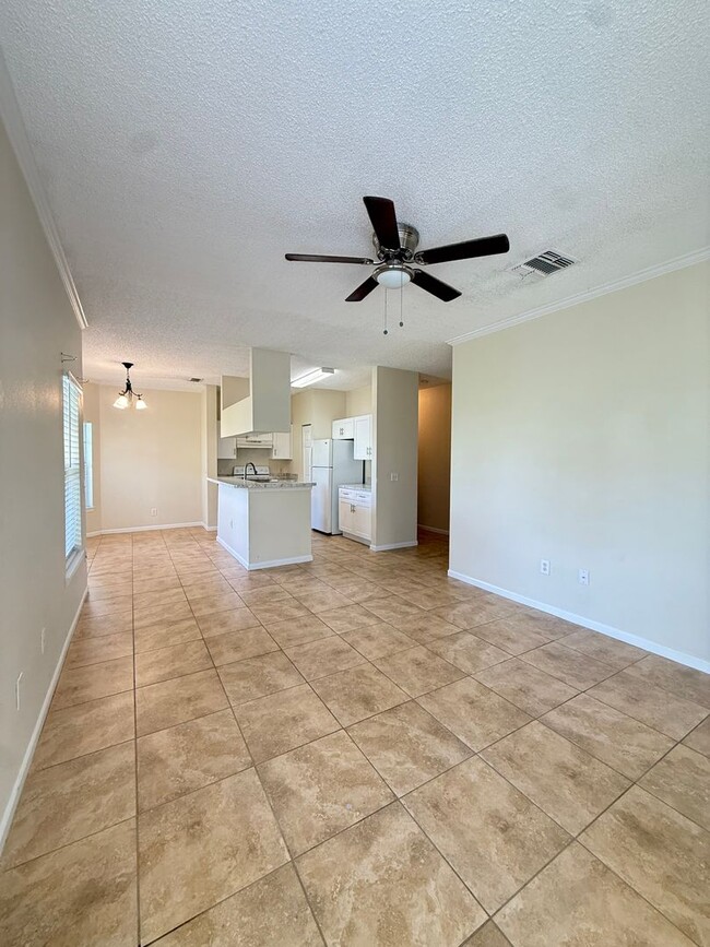 Building Photo - Newly listed 2/2 Condo in the heart of San...