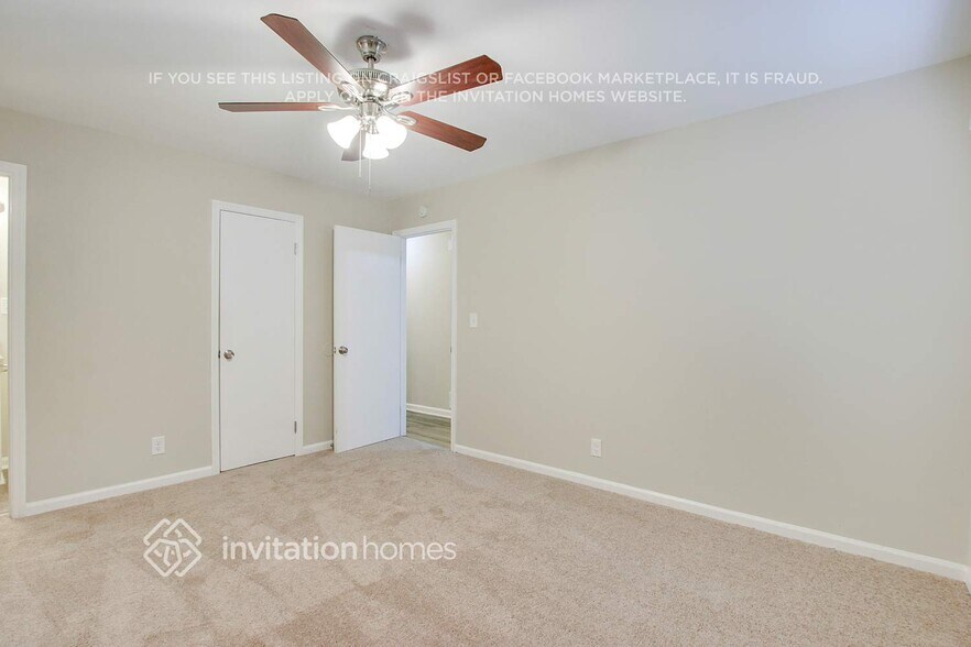 Building Photo - 4596 Sahara Dr SW