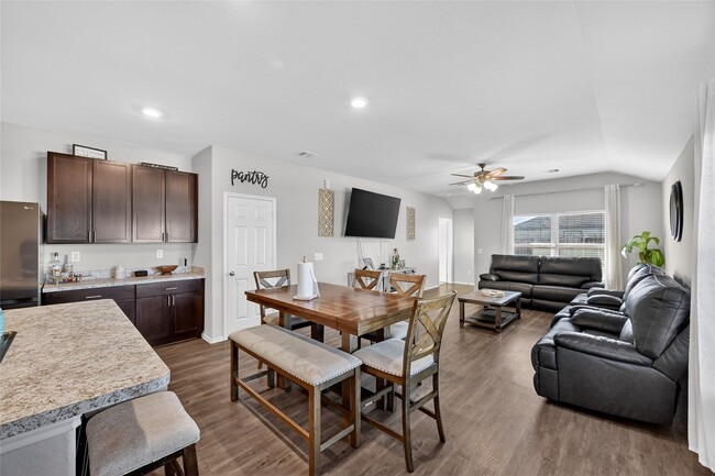 Building Photo - 7918 Globe Thistle Ln