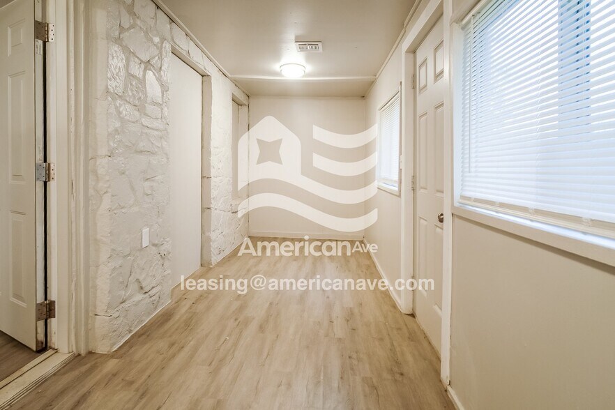 Building Photo - 212 N Walnut Ave