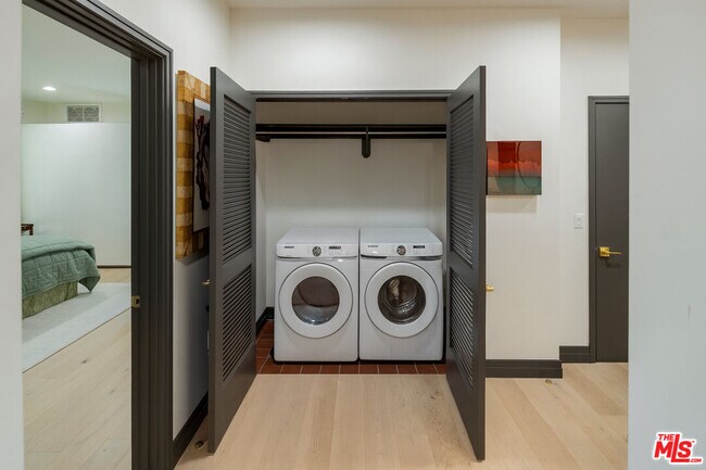 Building Photo - 118 Orlando Ave