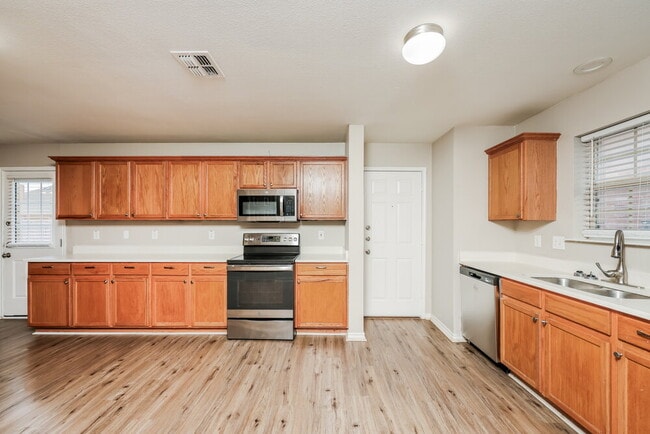 Building Photo - 310 Quail Run Rd