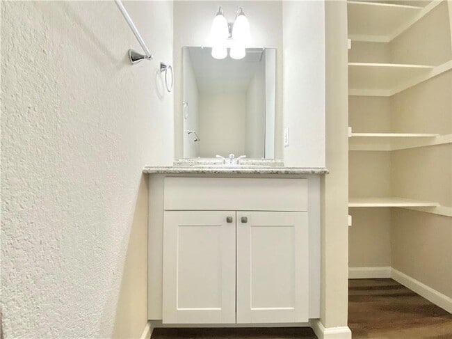 Building Photo - 2110 Blue Meadow Dr