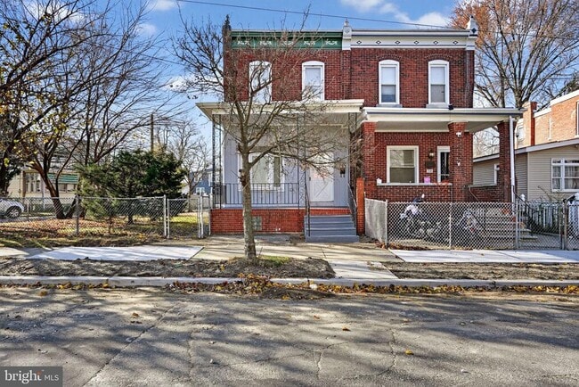 Building Photo - 738 Division St