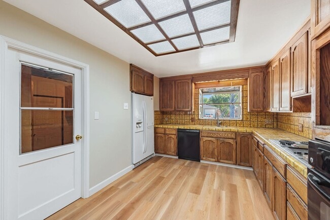Building Photo - Home for Rent in Santa Clara