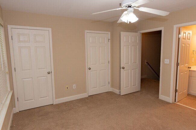 Building Photo - 2 Bed 2.5 Bath Condo