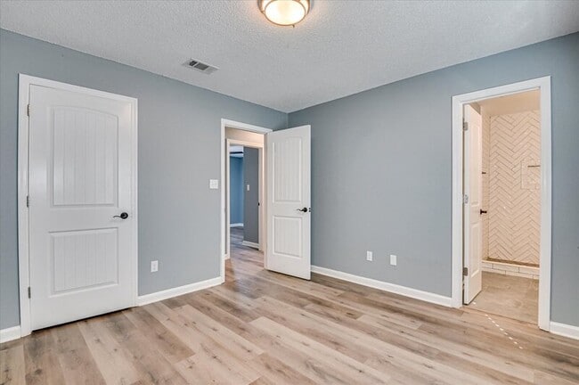 Building Photo - 2572 Tara Heights Cir