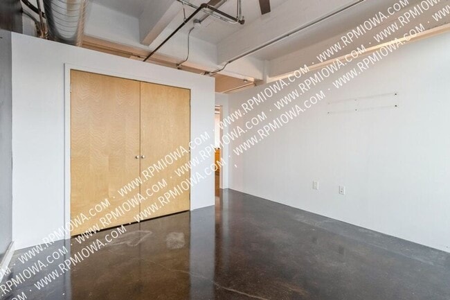 Building Photo - 120 SW 5th St