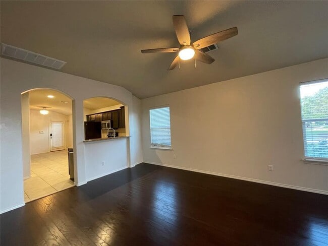 Building Photo - 807 Alamo Plaza Dr