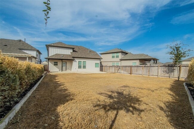 Building Photo - 921 Medina Wy