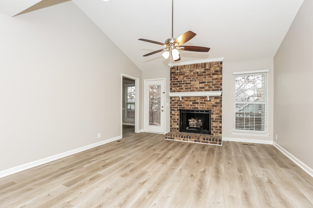 Building Photo - 208 Legend Ct