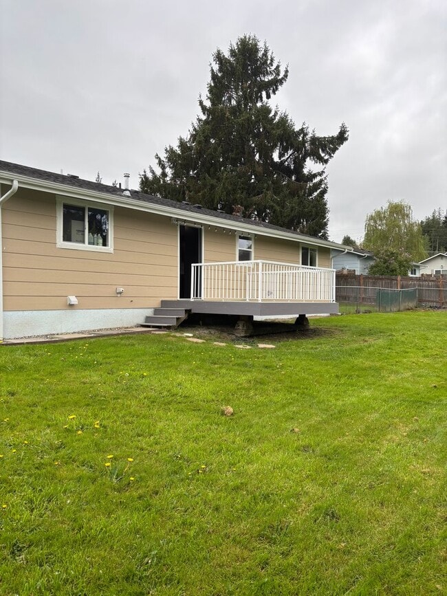 Building Photo - 3 Bed Home with Yard, Garage + In-Unit W/D