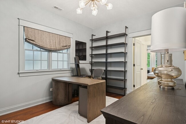 Building Photo - 4516 N Damen Ave