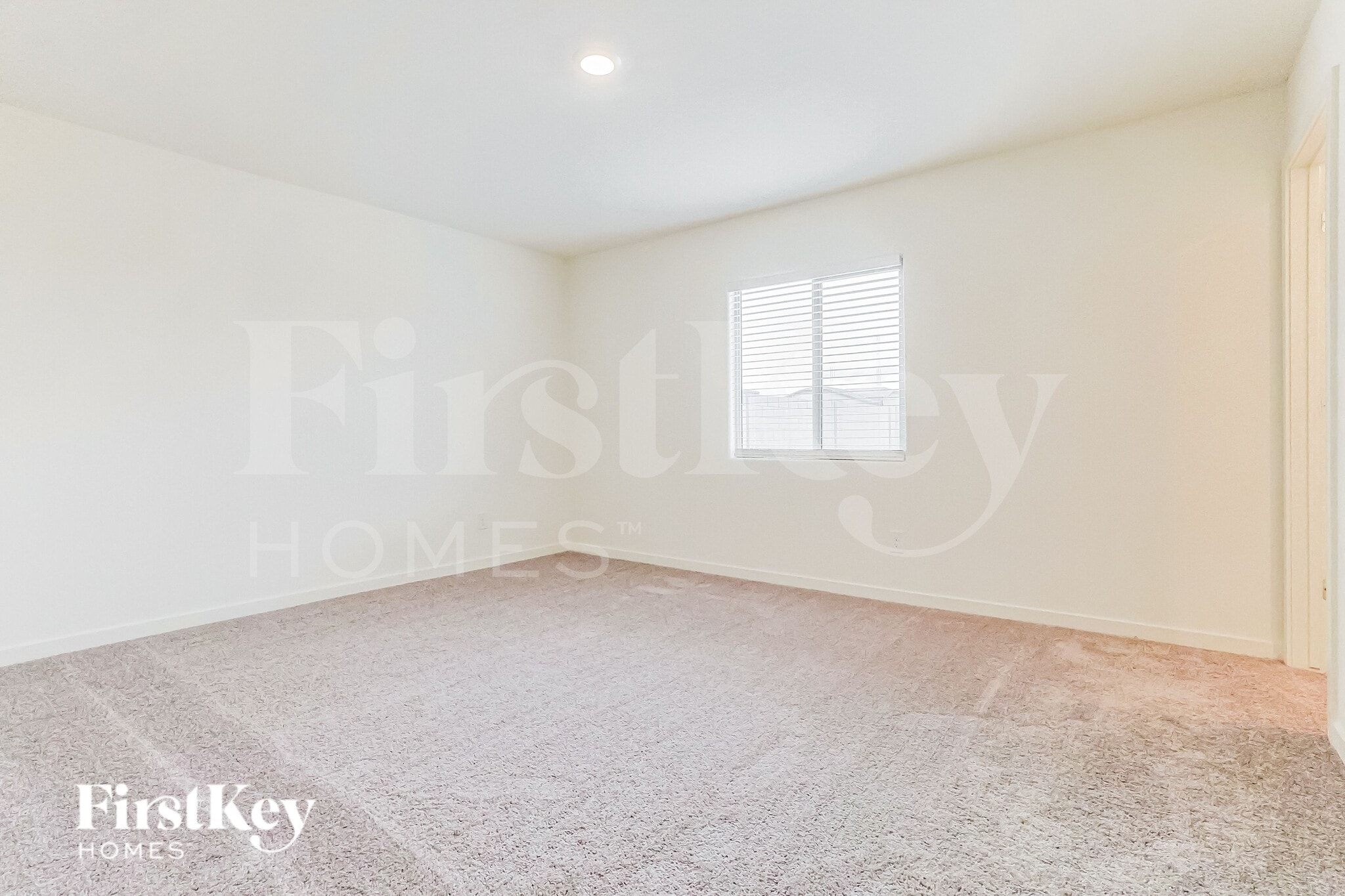 Building Photo - 985 W 20th St