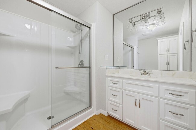 Building Photo - 215 Lee Pl