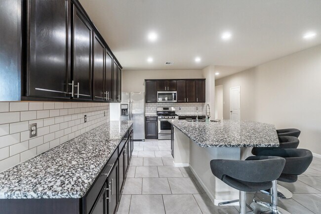 Building Photo - 3206 Sumac Dr