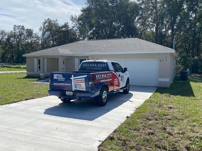 Building Photo - Custom Home - Desirable SE Ocala Neighborh...