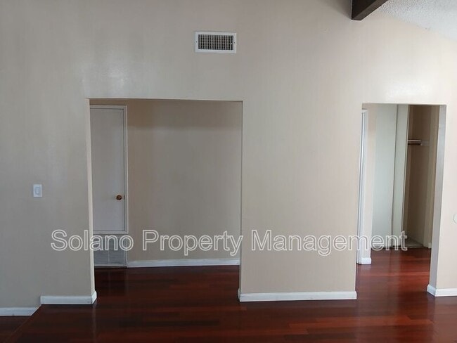 Building Photo - 400 Mokelumne Dr