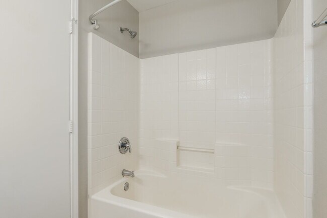 Building Photo - 16104 W Jefferson St