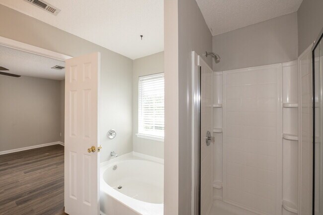 Building Photo - "Charming 3-Bed Home with 2.5 Baths close ...