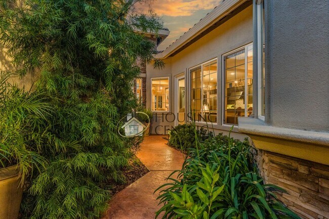 Building Photo - Executive Gated Serrano Golf-Course Home with Views of the 16th Hole!