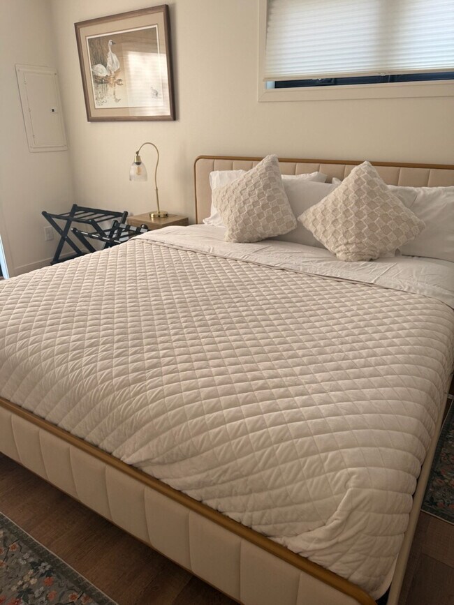 Building Photo - 5913 Lake Edge Rd