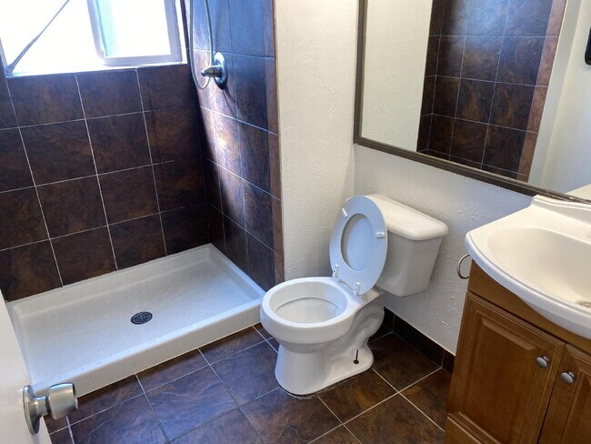 Building Photo - "Charming 3-Bed Oasis with 2 Full Baths in...