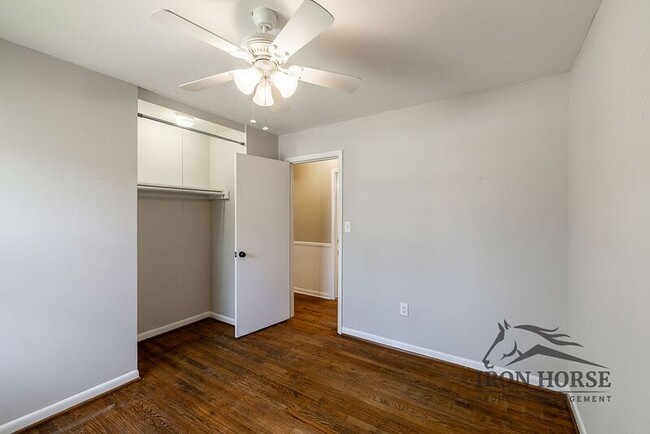 Building Photo - 190 Brentwood Dr