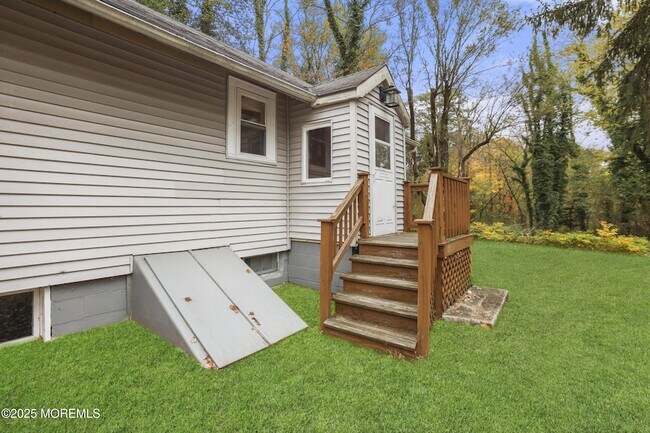 Building Photo - 61 Cassville Rd