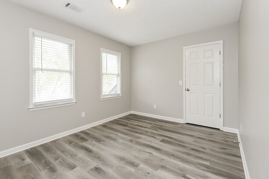 Building Photo - 2151 Shillings Chase Dr