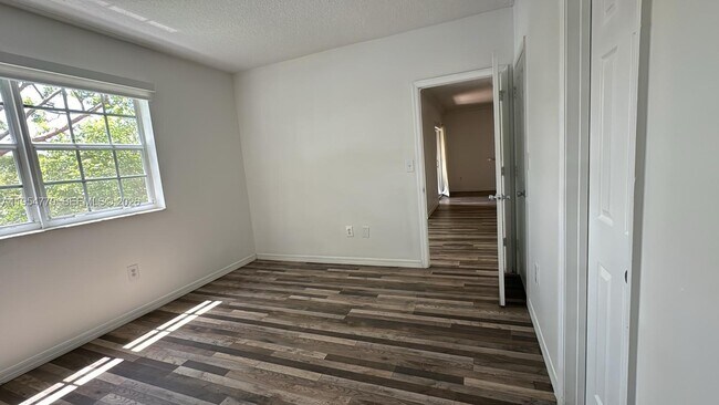 Building Photo - 160 SW 117th Terrace