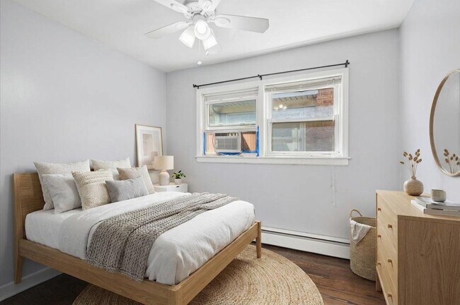 Building Photo - 4951 W Foster Ave