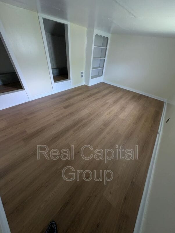 Building Photo - 29-29 Kingswood Dr
