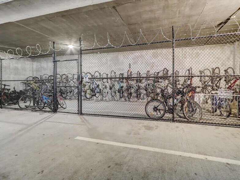 Building Photo - 1074 Peachtree Walk NE