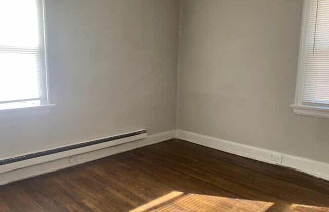 Building Photo - 415 Probasco St