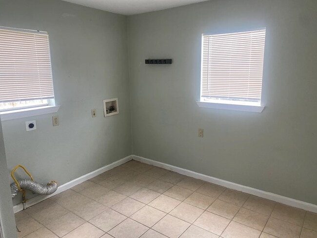 Building Photo - 7813 Pruitt Dr