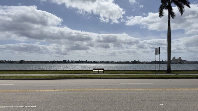 Building Photo - 1801 N Flagler Dr