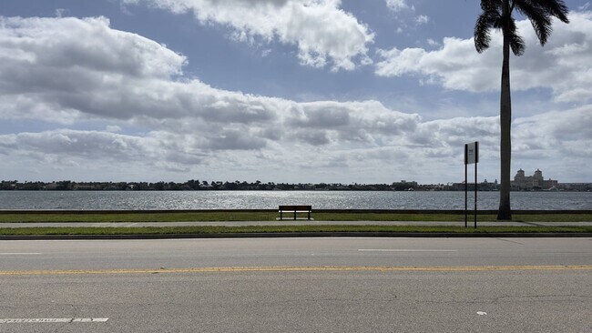 Building Photo - 2-Bedroom Penthouse in the Heart of West Palm Beach