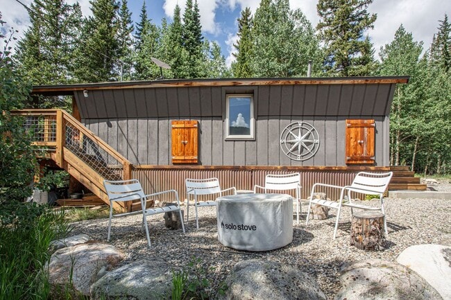 Building Photo - Adorable Mountain Cabin available for a Wi...