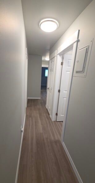 Building Photo - 405 S 20th Ave