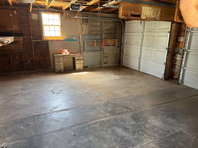 Building Photo - "Charming 4-Bed Lubbock Retreat: Granite Kitchen, Hardwood Elegance & Cozy Fireplace!"