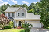 Building Photo - Charming 4-Bed Home with Fenced-in Backyar...