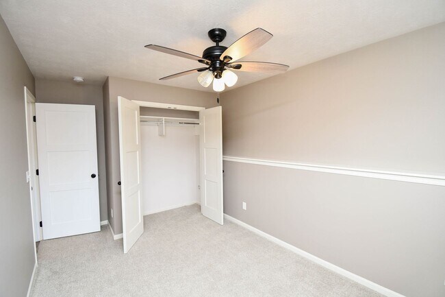 Building Photo - 5 Bedroom 3 Bathroom Single Family Home North Sioux Falls!