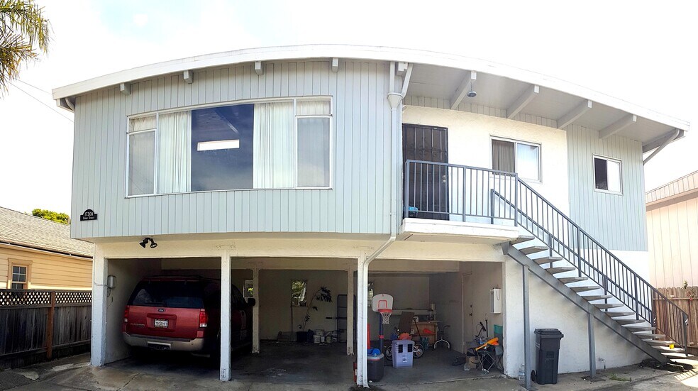 Exterior - 1730 Derby St